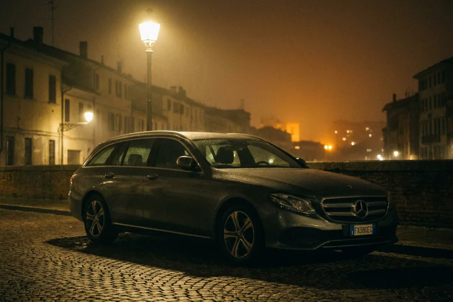 La Mercedes attende nella notte