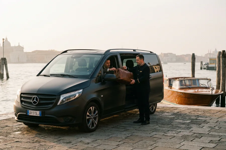 Bagagli dal taxi acqueo al Vito a Venezia